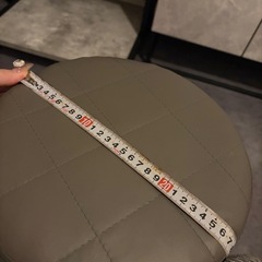 丸イス  ネイルサロンの画像