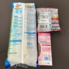 おやつ　ラーメンなど食品32点の画像