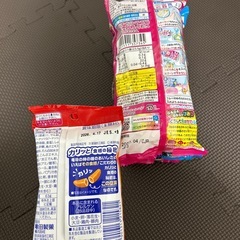 おやつ　ラーメンなど食品32点の画像