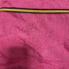 ミッキーのサインが書かれたリュックサックの画像