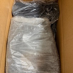 調整可能なブラックオフィスチェアの画像