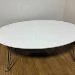 楕円型テーブルの画像