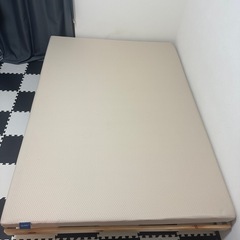 ダブルベッド、ダブルマットレスの画像