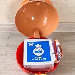アンパンマンの小鉢とハンカチセット　おまけの小物入れ(お菓子ケース)付きの画像