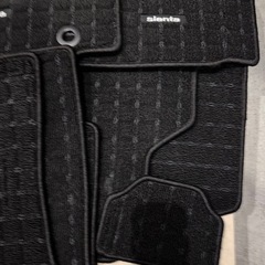 【数日間のみ使用】TOYOTA　シエンタ（ハイブリッド）　純正フロアマット　3列シート　1台分の画像