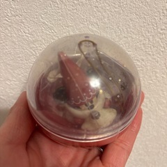 ディズニー　リルリンリン　カプセルトイ　白を赤に交換してく…