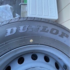 ハイエース200系 純正ラジアルタイヤ＆ホイール 4本セット（ホイールキャップ付き）の画像