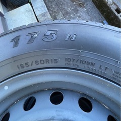 ハイエース200系 純正ラジアルタイヤ＆ホイール 4本セット（ホイールキャップ付き）の画像