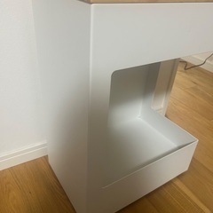 キャスターつきテーブルの画像