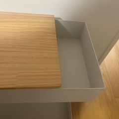 キャスターつきテーブルの画像