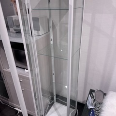 IKEA ガラス棚の画像