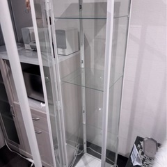 IKEA ガラス棚の画像