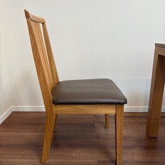 無垢のダイニングテーブルセットの画像