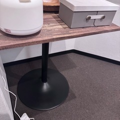 木製 テーブル の画像