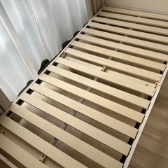 美品✨シングルベッドフレームの画像