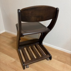 勉強椅子の画像