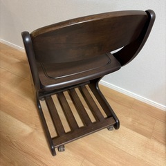 勉強椅子の画像