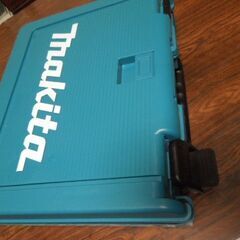 マキタ　ソフトインパクトドライバーセット　TS141DRGXB　未使用　6.0Ahバッテリー2本　急速充電器つきの画像