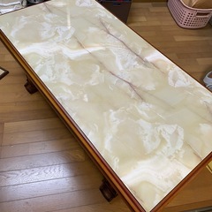 サロンテーブルの画像