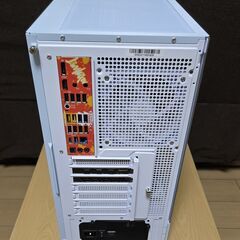 好きなグラボを追加可能！　ゲーム特化CPUを搭載したオシャレなゲーミングPCの画像