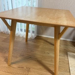 ダイニングテーブル　80×80  ニトリの画像