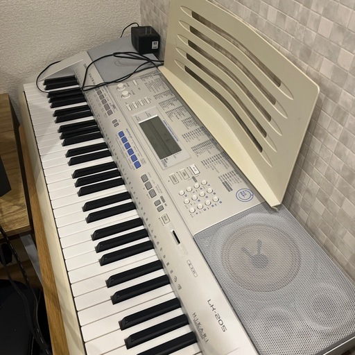 CASIO キーボード LK-205【楽譜、取説有り】