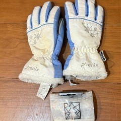 女の子ボードスキーウェア　150cm上下+手袋&リフト券ケース付きの画像