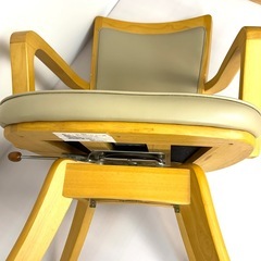 ロック機能付回転チェア カチャットチェア90 介護用品 オフィスラボの画像