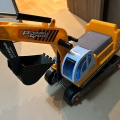 ショベルカー　乗用車　玩具　足蹴り　乗用　4輪　室内の画像