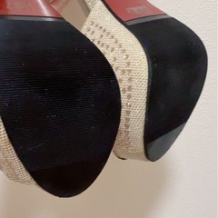 ビジュー装飾 ベージュ ハイヒールの画像