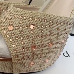 ビジュー装飾 ベージュ ハイヒールの画像