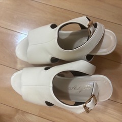 ホワイトサンダルの画像