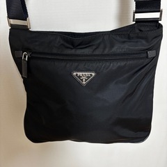 PRADAナイロンショルダーバッグの画像