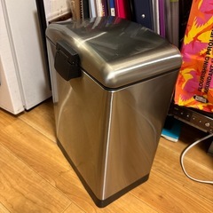 美品　ステンレス　ペダル式ゴミ箱の画像