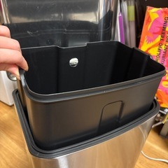 美品　ステンレス　ペダル式ゴミ箱の画像