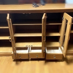 飾り棚1台の画像