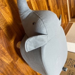 時計 と 椅子の画像