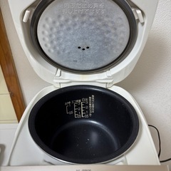 3合炊き炊飯器(計量カップ付き)の画像