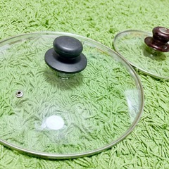 🌸お取引決定🌸 🍳🌈【0円✨お鍋の蓋4点まとめて🤍】  欲しかった“あのサイズ”が見つかるかも♪木製ハンドルや箸置き連動タイプなど個性豊かで超便利なフタセットです🌼✨ の画像