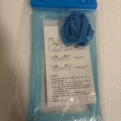 新品‼️ スマホ　防水ケース 水色　ストッラップ付き 水中撮影の画像