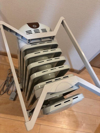 美品⭐︎DeLonghi JR0812-BR オイルヒーター＋専用トップハンガー 専用トップハンガー付】DeLonghi オイルヒーター JR0812-BR