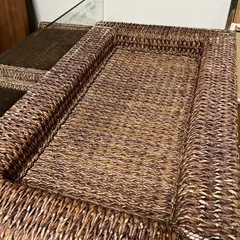 テーブルと椅子2脚の画像