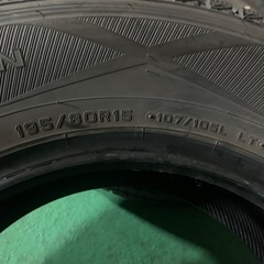 早い者勝ち　超バリ山　スタッドレス　195/80R15 ハイエース　キャラバンにの画像