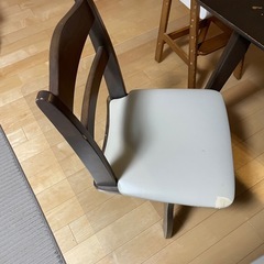 ダイニングテーブル　チェア2脚の画像