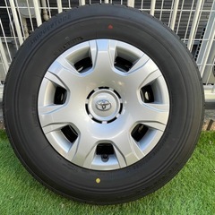 2025年式　ハイエース　ダークプライムS 納車前外し　ブリヂストン 195/80R15 LT 107/105N 4本セット純正ホイールナット付きの画像