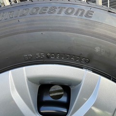 2025年式　ハイエース　ダークプライムS 納車前外し　ブリヂストン 195/80R15 LT 107/105N 4本セット純正ホイールナット付きの画像