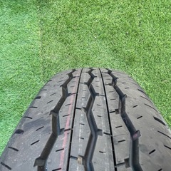 2025年式　ハイエース　ダークプライムS 納車前外し　ブリヂストン 195/80R15 LT 107/105N 4本セット純正ホイールナット付きの画像