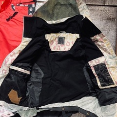 スキーウェア　スノーボードジャケットとパンツの画像