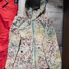 スキーウェア　スノーボードジャケットとパンツの画像