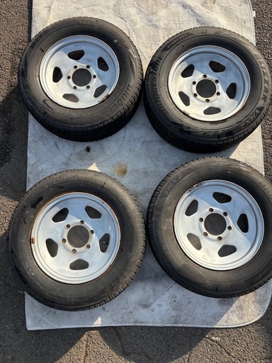 ハイエース　スタッドレスタイヤ　ホイール付き